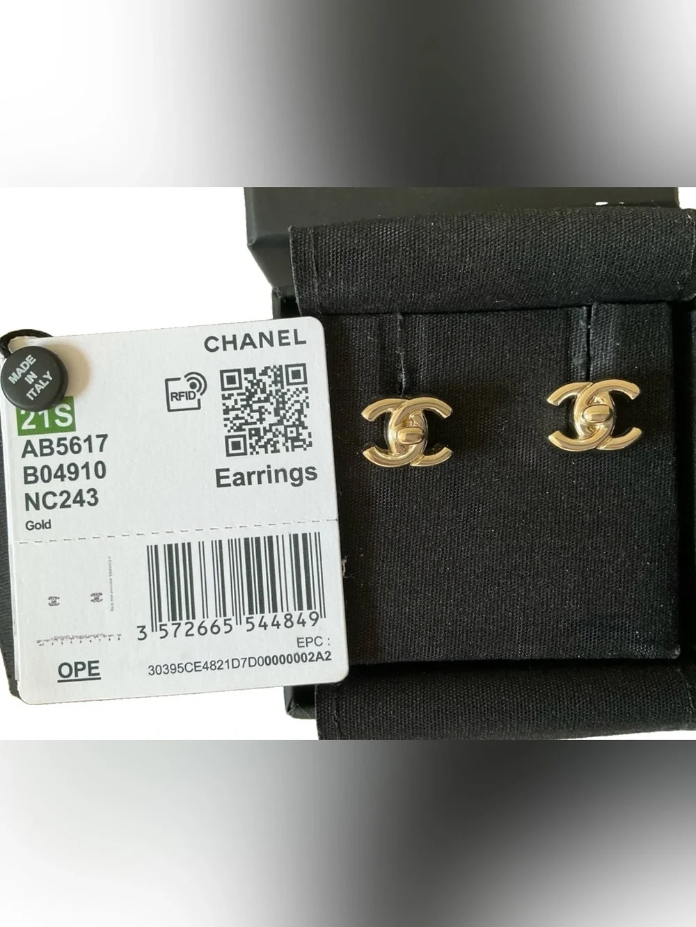 NEW Chanel 21S Classic Gold CC Turn-Lock Stud Earrings. FULL SET